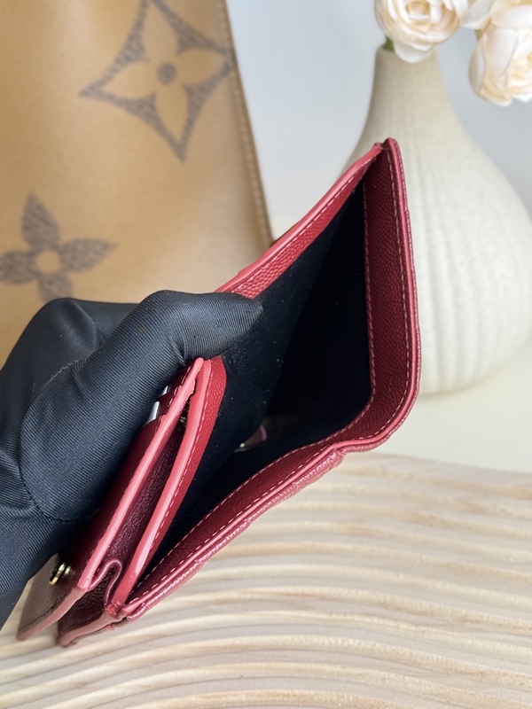 イヴサンローラン財布全体デザイン